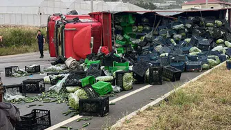 Antalya'da kamyon ile motosiklet çarpıştı : 3 yaralı