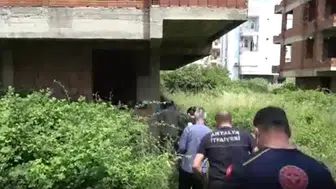Antalya Muratpaşa'da yarım kalan inşaatta erkek cesedi bulundu