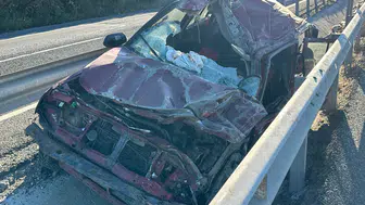 Uşak'ta cip refüje çarptı: 1 ölü, 2 yaralı