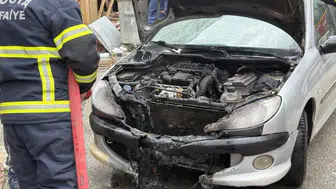Kastamonu'da seyir halindeki otomobil alev alev yandı