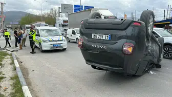 Kütahya'da zincirleme trafik kazası : Cip takla attı, 2'si çocuk 3 yaralı