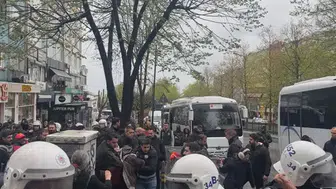 Beşiktaş'ta izinsiz gösteriye polis müdahalesi : Gözaltılar var
