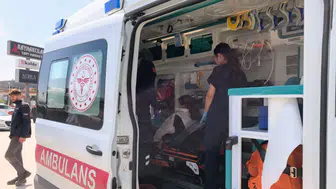Bursa'da motosiklet ve minibüs çarpıştı : Baba ve kızı yaralandı