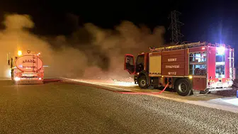 Siirt'te yangın : Park halindeki kamyonet alev alev