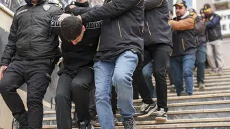 Sosyal medyada silah paylaşan 19 kişi yakalandı