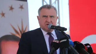 Bakan Bak : 12 milyon insanımıza yüzme öğrettik