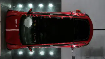 Tesla’dan devrimsel güvenlik hamlesi : Yapay zeka ile çarpışma gerçekleşmeden hava yastığı açılacak