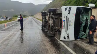 Tokat'ta itfaiye aracına çarpan otobüs devrildi : 4 yaralı
