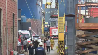 Tuzla'da tersanede bakımı yapılan gemide yangın çıktı