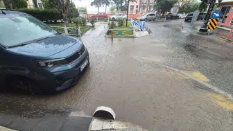 Tekirdağ’da sağanak yağış etkili oldu ! Caddeler sular altında kaldı