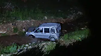 Malatya'da hafif ticari araç dereye uçtu, 1 kişi yaralandı