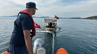 Kuşadası açıklarında tekne arızası : Sürüklenen 3 kişi kurtarıldı