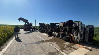 Tekirdağ'da kontrolden çıkan tır devrildi : Sürücü alkollü çıktı