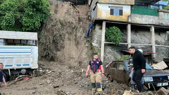 Hatay’da aşırı yağış felaketi : Antakya’da heyelan nedeniyle ev çöktü, ölü ve yaralılar var