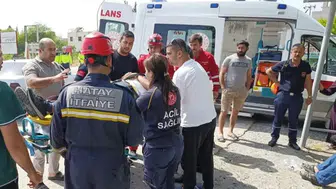 Hatay Dörtyol'da otomobiller kafa kafaya çarpıştı : 2 yaralı