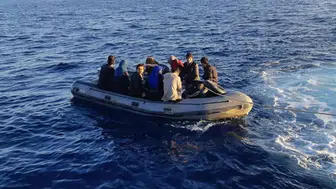 İzmir Foça'da 43 düzensiz göçmen kurtarıldı