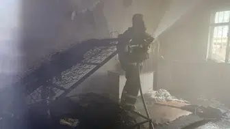 Muş'ta 3 katlı bir evde yangın çıktı