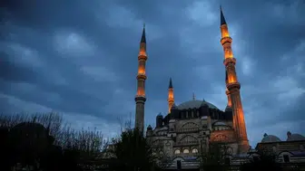 Cuma hutbesi yayınladı : İbadetler, bizi rabbimize yakınlaştırır