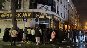 Küçükçekmece'de iş yerinde yangın çıktı : 3 kişi dumandan etkilendi