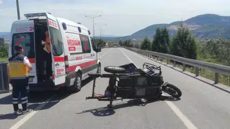 Manisa'da tır ile üç tekerlekli elektrikli motosiklet çarpıştı : 1 ölü 3 yaralı