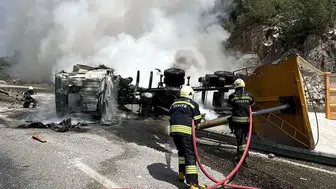Muğla'da devrilen tır küle döndü