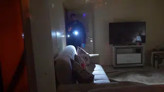 Ceset kokusu sanıldı, gerçek polisin eve girmesiyle ortaya çıktı