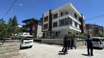 Tartıştığı anne ve babasını bıçaklayarak öldürdü