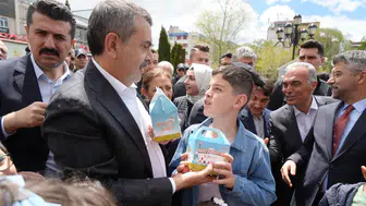 Bakan Tekin, Erzurum'da düzenlenen bayramlaşma programına katıldı