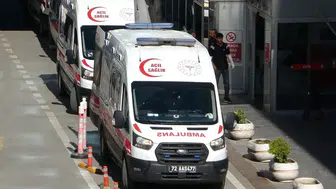 Batman’da sokak ortasında bıçaklı kavga : 20 yaşındaki genç ağır yaralandı