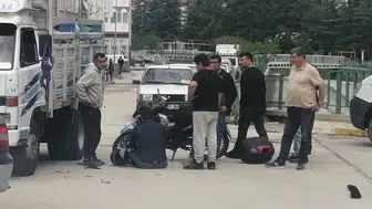 Isparta'da motosiklet ve kamyonet çarpıştı, 1 kişi yaralandı