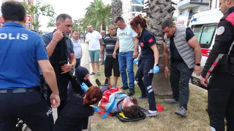 Antalya'da kaza : Yaralı gencin annesi sinir krizi geçirdi
