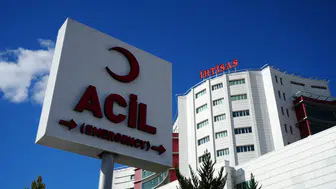 Kırıkkale’de zincirleme trafik kazası : 3 otomobil çarpıştı, 5 yaralı var
