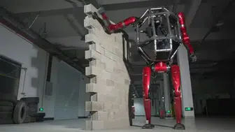 Çinli Unitree Robotics dünyanın ilk seri üretim mecha robotunu tanıtı