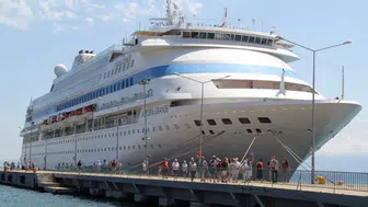 'Astoria Grande' kruvaziyeri 808 yolcusuyla Amasra'da