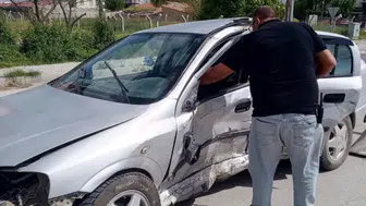 Konya'da iki otomobilin çarpışması sonucu 5 kişi yaralandı