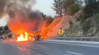 Mersin'de otoyolda yolcu otobüsü alev alev yandı