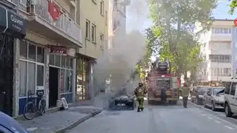 Bursa'da park halindeki araçta yangın çıktı
