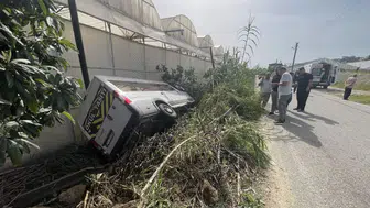Alanya'da okul servisi şarampole yuvarlandı