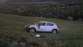 Sivas'ta şarampole devrilen otomobildeki 2 kişi yaralandı