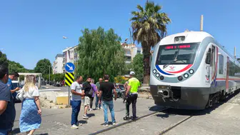 İzmir'de kaza : Yaşlı adam trenin altında kaldı