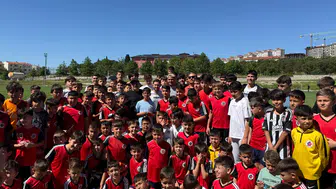 Cengiz Ünder, Balıkesir'de genç sporcularla buluştu