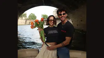 Paris’te romantik teklif ! Serkay Tütüncü’den Zeynep Bastık’a evlilik teklifi