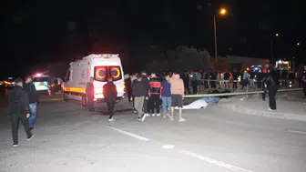 Antalya Kumluca'da motosiklet çöp kamyonuyla çarpıştı : 2 genç hayatını kaybetti