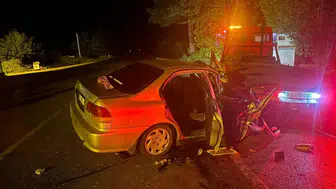 Isparta'da alkollü sürücü park halindeki araçlara çarptı : 5 yaralı