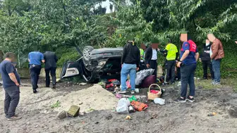Giresun'da kediye çarpmamak isteyen otomobil plaja uçtu : 4 yaralı
