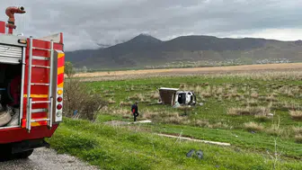 Van'da kamyonet şarampole yuvarlandı : 2 kişi yaralandı