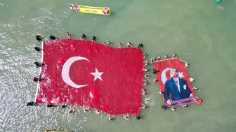 Hatay Arsuz’da 19 Mayıs etkinliği : 138 metrekarelik Türk bayrağı denizde açıldı