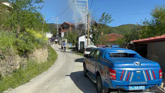 Bartın'da sobadan yangın çıktı : Yaşlı adam ve torunu son anda kurtuldu