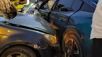 Siirt'te iki aracın çarpışması sonucu 2 kişi yaralandı