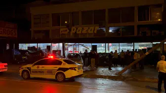 Osmaniye'de kaza : Otomobil marketin manav bölümüne girdi